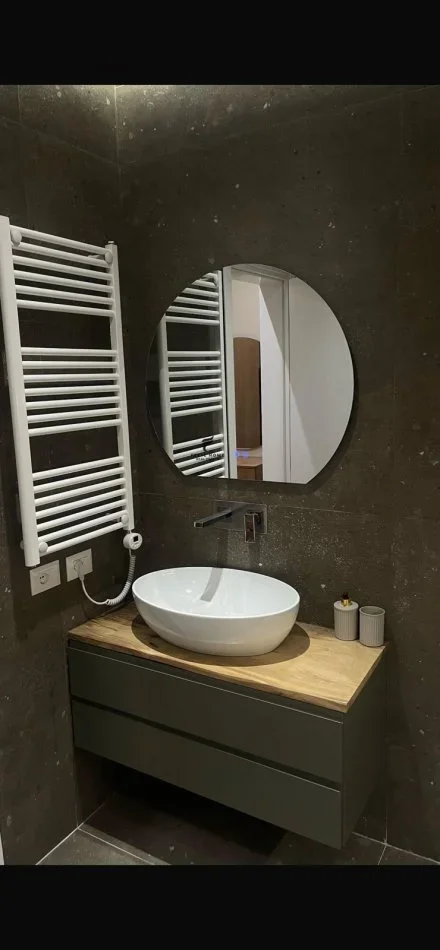 Tirane, jepet me qera apartament 2+1 Kati 1, 116 m² 1.500 € (LIQENI I THATE)