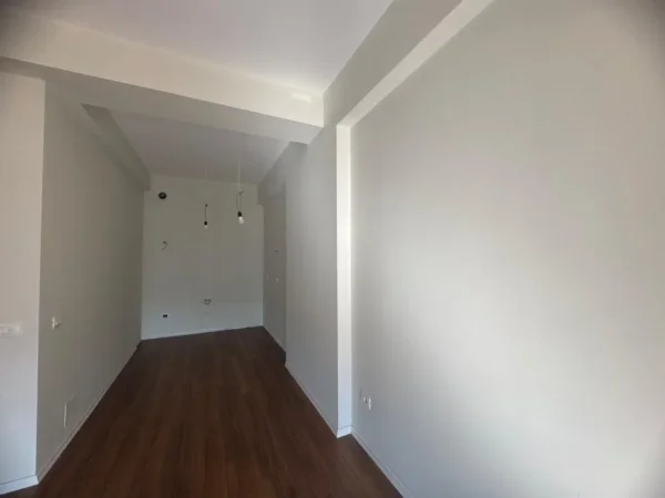 Tirane, jepet me qera apartament 1+1+Ballkon Kati 8, 55 m² 400 € (Astir)
