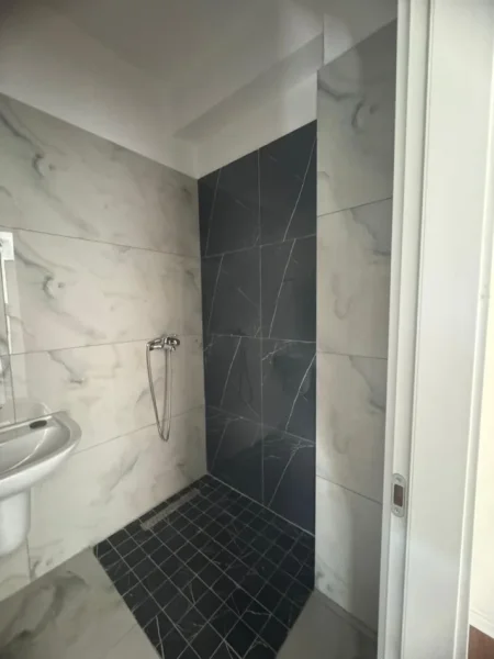 Tirane, jepet me qera apartament 1+1+Ballkon Kati 8, 55 m² 400 € (Astir)