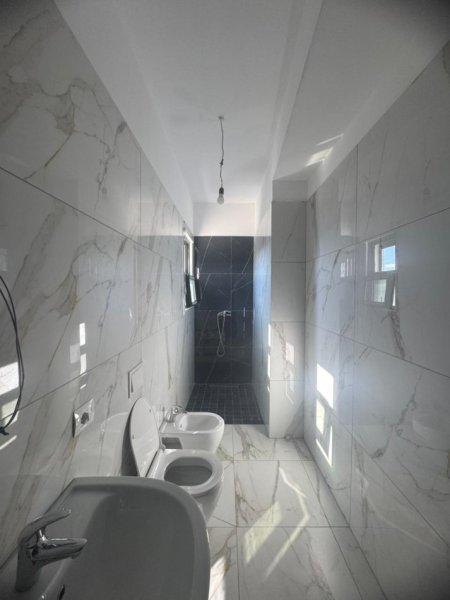 Tirane, jepet me qera apartament 1+1+Ballkon Kati 8, 55 m² 400 € (Astir)