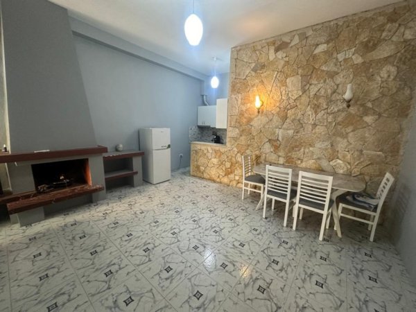 Tirane, jepet me qera shtepi 1+1 Kati 1, 70 m² 500 € (Rruga Fortuzi)