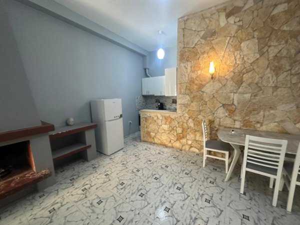 Tirane, jepet me qera shtepi 1+1 Kati 1, 70 m² 500 € (Rruga Fortuzi)