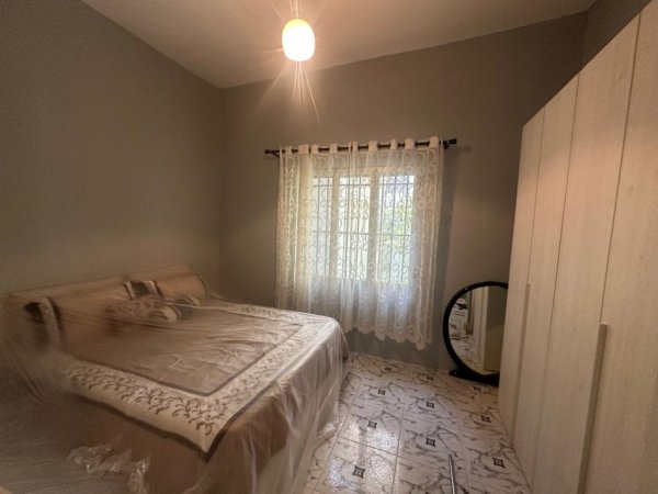 Tirane, jepet me qera shtepi 1+1 Kati 1, 70 m² 500 € (Rruga Fortuzi)