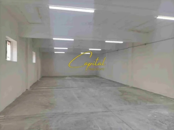 Tirane, jepet me qera magazine Kati 0, 160 m² 1.000 € (VAQARR)