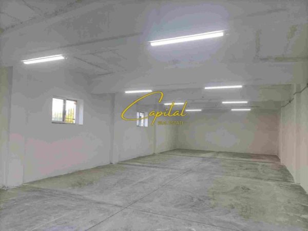 Tirane, jepet me qera magazine Kati 0, 160 m² 1.000 € (VAQARR)