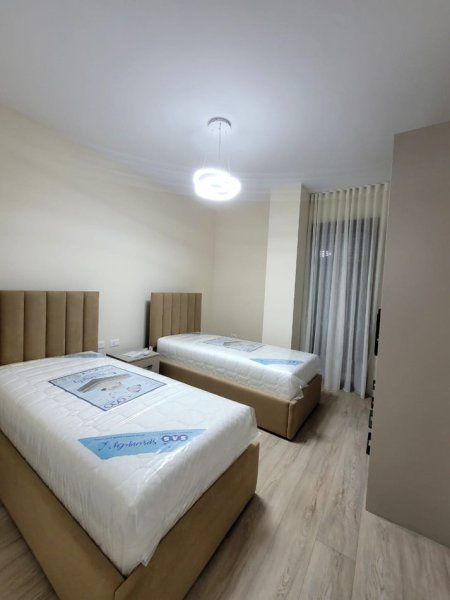Tirane, jepet me qera apartament 2+1 , 112 m² 1.300 € 