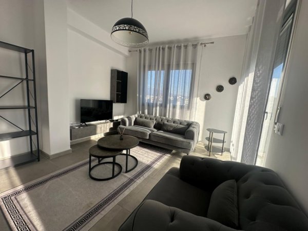 Tirane, jepet me qera apartament 2+1+Ballkon Kati 6, 98 m² 600 € (Ish fusha e Aviacionit)