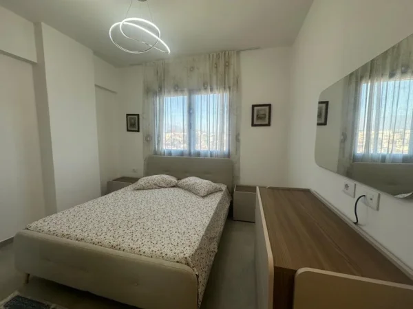 Tirane, jepet me qera apartament 2+1+Ballkon Kati 6, 98 m² 600 € (Ish fusha e Aviacionit)
