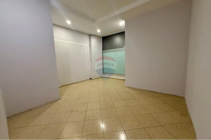 Tirane, jepet me qera zyre Kati 1, 136 m² 900 € (Rruga Kodra e Diellit Kodra e Diellit 1, Tiranë)