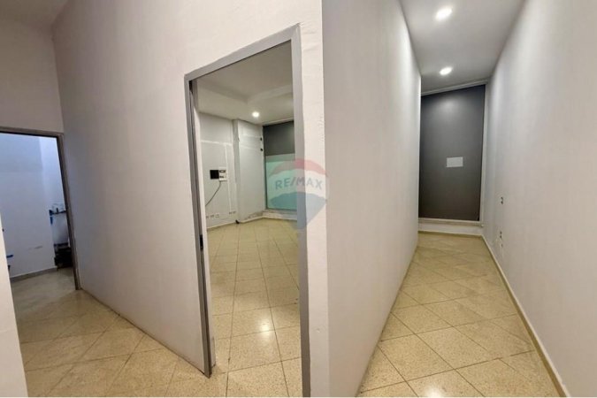 Tirane, jepet me qera zyre Kati 1, 136 m² 900 € (Rruga Kodra e Diellit Kodra e Diellit 1, Tiranë)