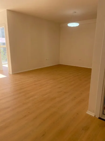 Tirane, jepet me qera zyre Kati 3, 97 m² 600 € (ASTIR)