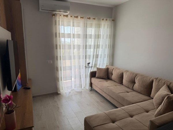 Qerret, jepet me qera apartament 1+1 Kati 3, 55 m² 500 € (QERRET)