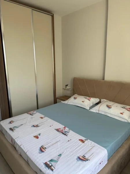 Qerret, jepet me qera apartament 1+1 Kati 3, 55 m² 500 € (QERRET)