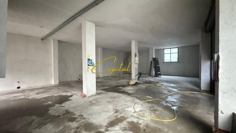 Tirane, jepet me qera magazine Kati 0, 180 m² 1.000 € (ISH FUSHA AVIACIONIT)