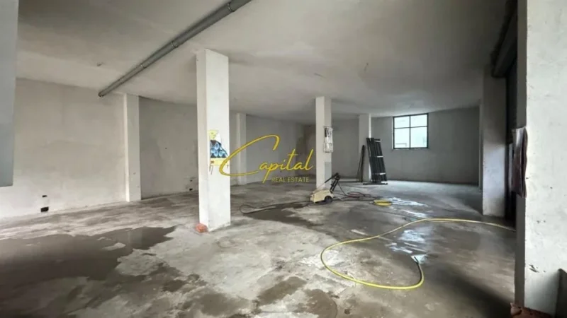 Tirane, jepet me qera magazine Kati 0, 180 m² 1.000 € (ISH FUSHA AVIACIONIT)