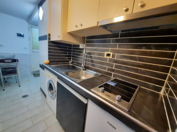 Tirane, jepet me qera garsonier 1+1 Kati 1, 40 m² 380 € (5 maj)