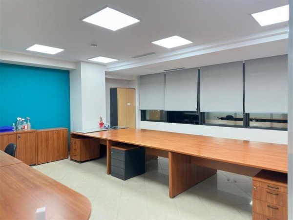 Tirane, jepet me qera zyre , 443 m² 19.000 € (KULLAT BINJAKE.BULEVARDI DESHMORET E KOMBIT)