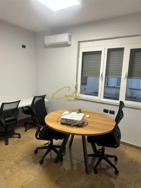 Tirane, jepet me qera zyre Kati 4, 65 m² 1.500 € (BLLOKU)