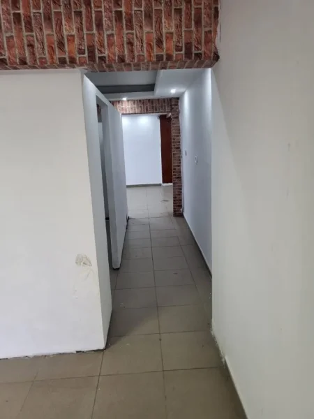 Tirane, jepet me qera ambjent biznesi , 85 m² 450 € 