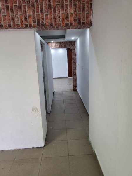 Tirane, jepet me qera ambjent biznesi , 85 m² 450 € 