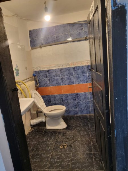 Tirane, jepet me qera ambjent biznesi , 85 m² 450 € 