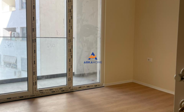 Tirane, jepet me qera 1+1+Ballkon , 100 m² 550 € 