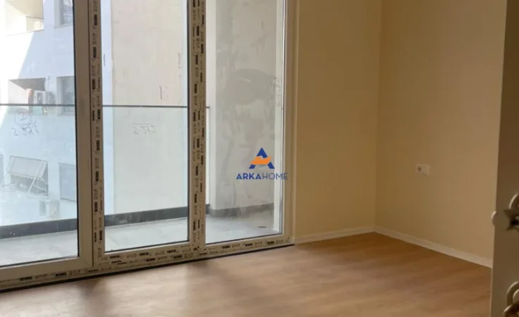 Tirane, jepet me qera 1+1+Ballkon , 100 m² 550 € 