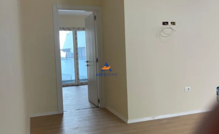 Tirane, jepet me qera 1+1+Ballkon , 100 m² 550 € 