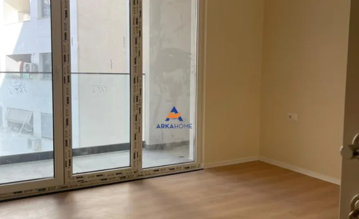 Tirane, jepet me qera 1+1+Ballkon , 100 m² 550 € 