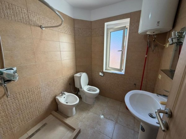 Tirane, jepet me qera apartament 1+1 Kati 4, 400 € 