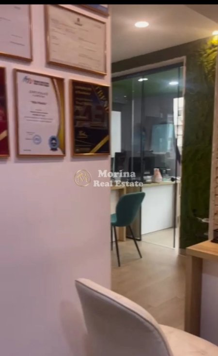 Tirane, shitet ambjent biznesi Kati 2, 60 m² 260.000 € (Rruga Muhamet Gjollesha)