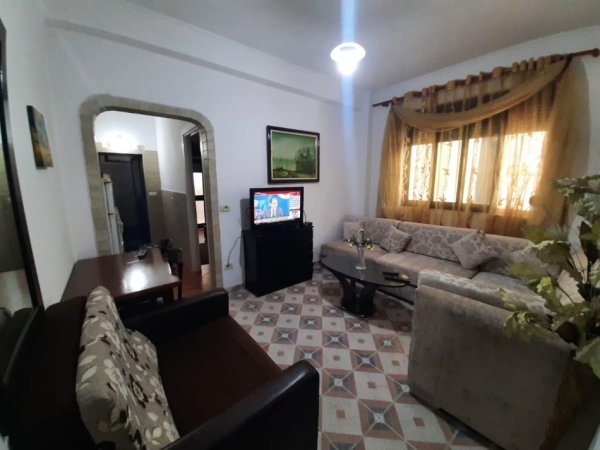 Tirane, jepet me qera apartament 1+1 Kati 1, 55 m² 450 € (stacioni trenit)