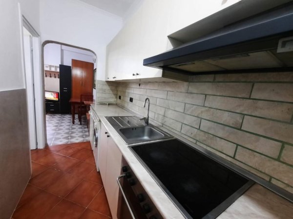 Tirane, jepet me qera apartament 1+1 Kati 1, 55 m² 450 € (stacioni trenit)