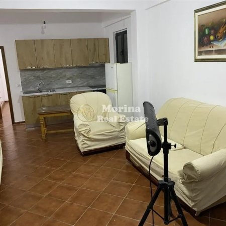 Tirane, jepet me qera shtepi 2+1 Kati 1, 80 m² 400 € (Sauk)