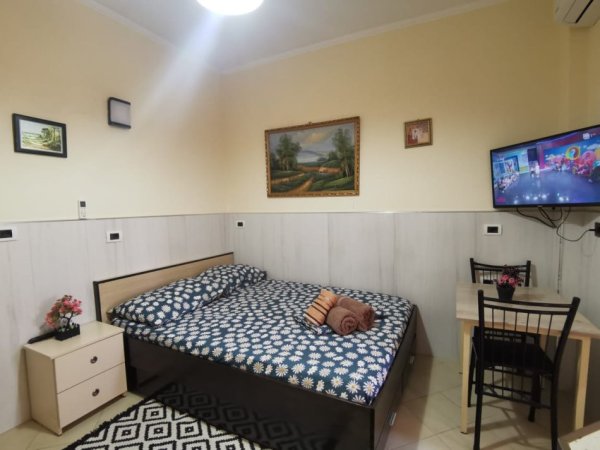 Tirane, jepet me qera apartament 1+1 Kati 2, 45 m² 370 € (stacioni trenit)