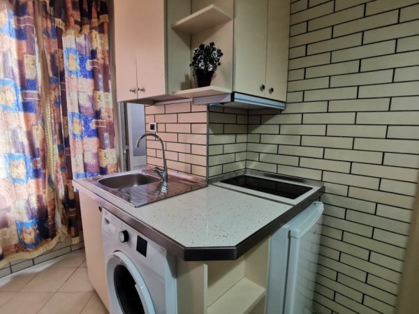 Tirane, jepet me qera apartament 1+1 Kati 2, 45 m² 370 € (stacioni trenit)