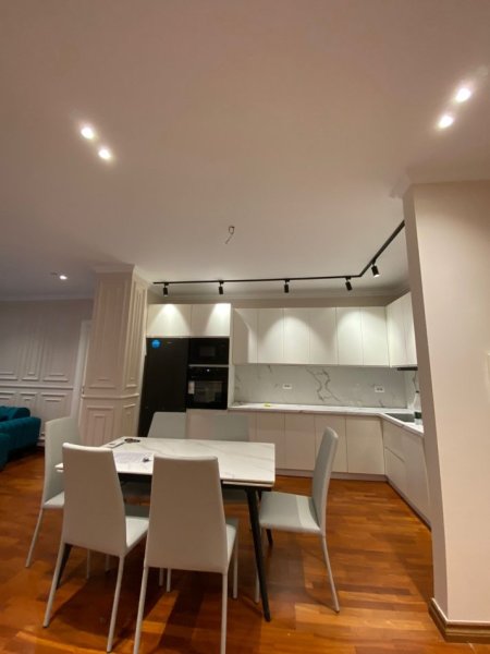 Tirane, jepet me qera apartament+verande | Penthouse 2+1 Kati 9, 210 m² 1.600 € (Rruga Islam Alla)