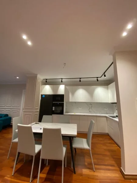 Tirane, jepet me qera apartament+verande | Penthouse 2+1 Kati 9, 210 m² 1.600 € (Rruga Islam Alla)