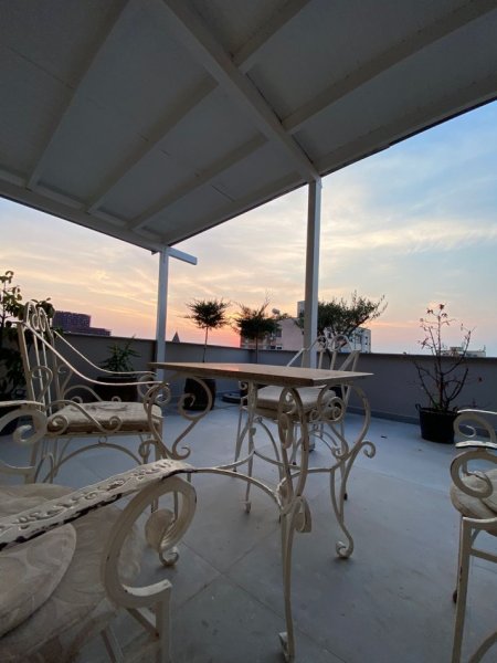 Tirane, jepet me qera apartament+verande | Penthouse 2+1 Kati 9, 210 m² 1.600 € (Rruga Islam Alla)