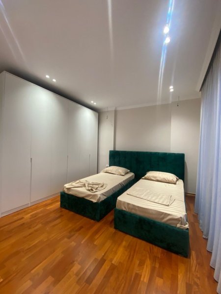 Tirane, jepet me qera apartament+verande | Penthouse 2+1 Kati 9, 210 m² 1.600 € (Rruga Islam Alla)
