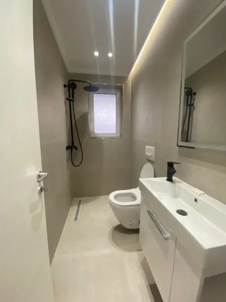 Tirane, jepet me qera apartament+verande | Penthouse 2+1 Kati 9, 210 m² 1.600 € (Rruga Islam Alla)