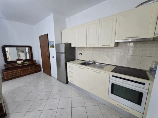 Tirane, jepet me qera apartament 2+1+Ballkon Kati 5, 115 m² 500 € (Astir)