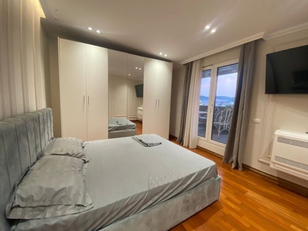 Tirane, jepet me qera apartament+verande | Penthouse 2+1 Kati 9, 210 m² 1.600 € (Rruga Islam Alla)