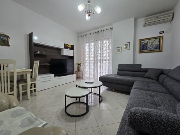 Tirane, jepet me qera apartament 2+1+Ballkon Kati 5, 115 m² 500 € (Astir)