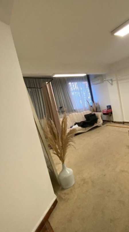 Tirane, jepet me qera zyre Kati 2, 106 m² 800 € (MYSLYM SHYRI)