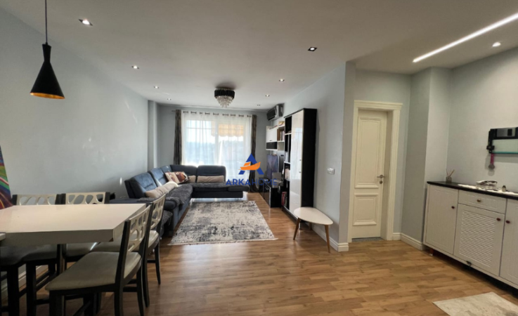 Tirane, jepet me qera 2+1+Ballkon Kati 8, 120 m² 550 € 