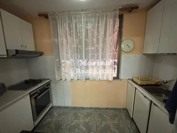 Tirane, jepet me qera apartament 2+1 Kati 4, 80 m² 550 € (Rruga Qemal Stafa)