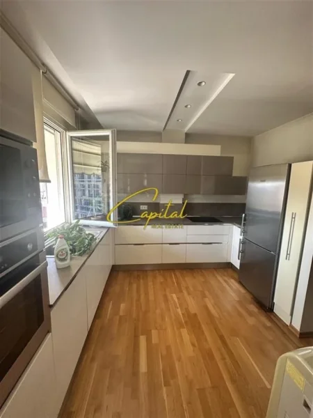 Tirane, jepet me qera zyre Kati 6, 138 m² 3.800 € (ISH BLLOKU)