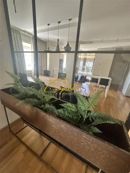 Tirane, jepet me qera zyre Kati 6, 138 m² 3.800 € (ISH BLLOKU)