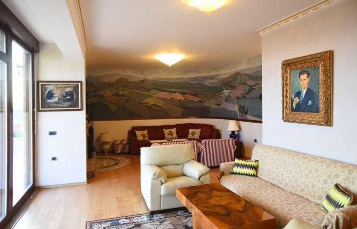 Tirane, shitet Vile 2 Katshe Kati 2, 774 m² 2.700.000 € (Surrel)